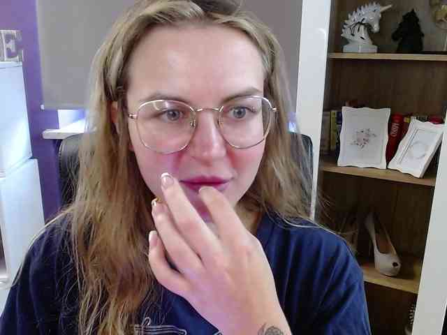 Soft-Zoey webcam