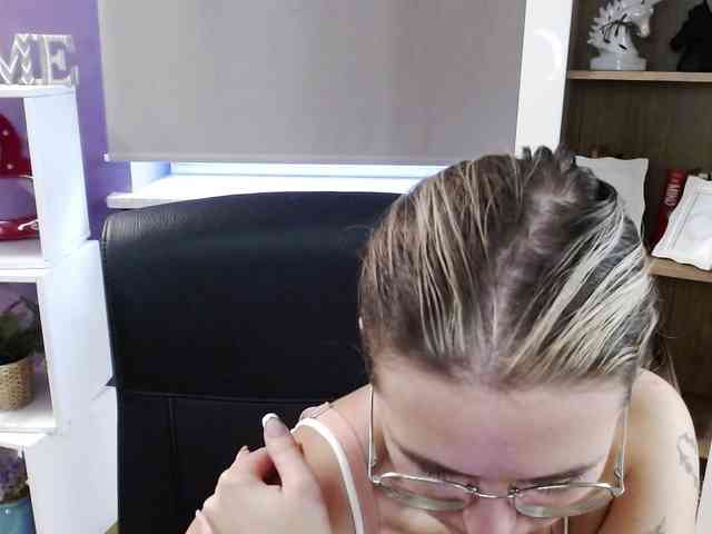 Soft-Zoey webcam
