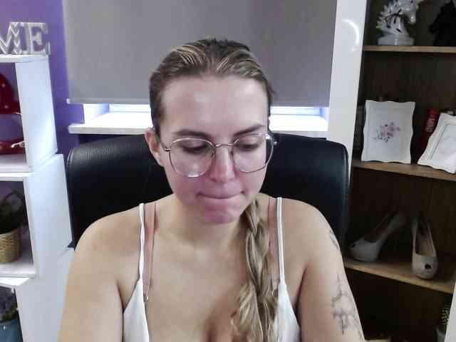 Soft-Zoey webcam