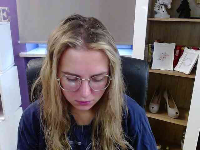 Soft-Zoey webcam