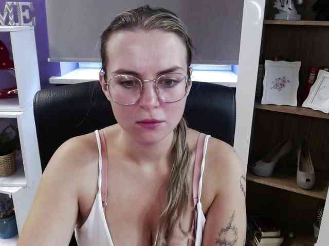 Soft-Zoey webcam