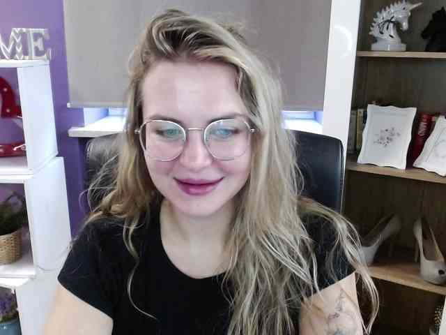 Soft-Zoey webcam