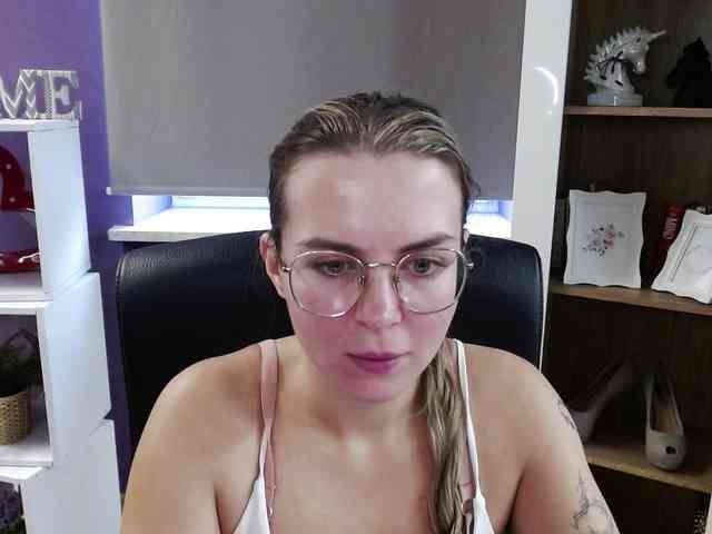 Soft-Zoey webcam