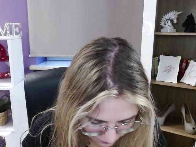 Soft-Zoey webcam