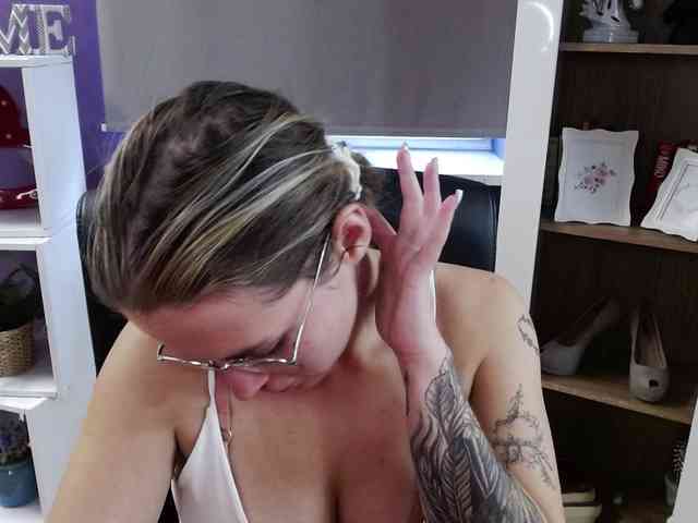 Soft-Zoey webcam