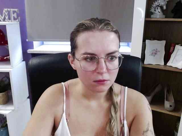 Soft-Zoey webcam