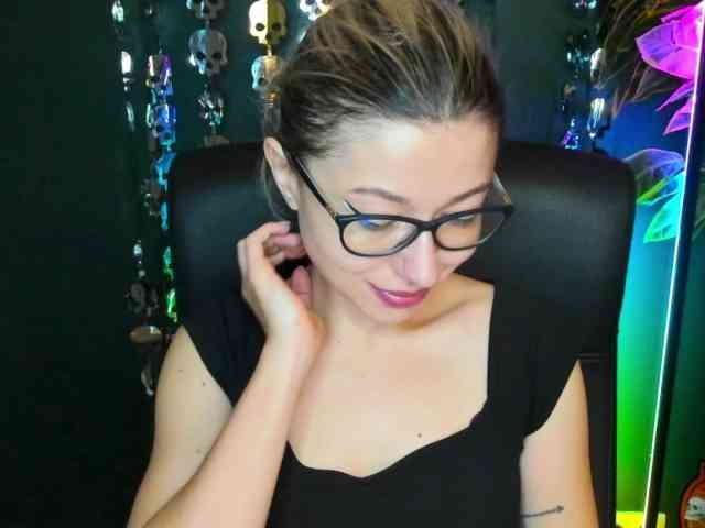 xxHeidiLove webcam