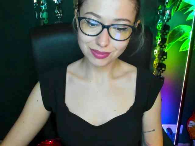 xxHeidiLove webcam