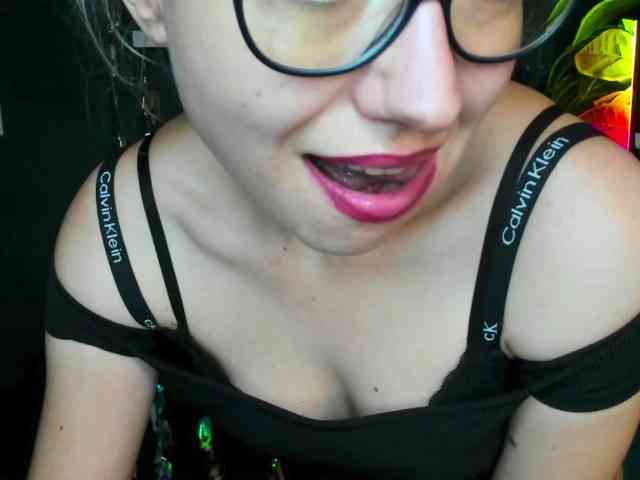 xxHeidiLove webcam