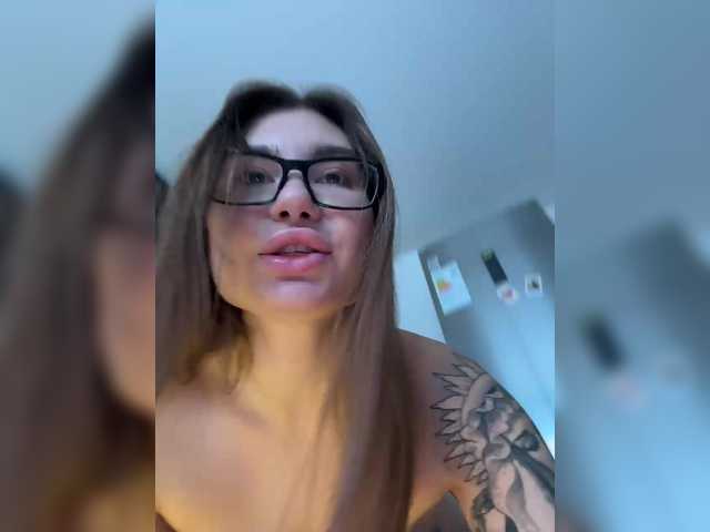 Entra en el chat con el modelo -EmilyBaby- -EmilyBaby-