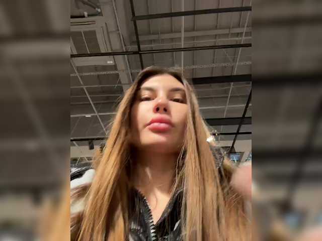 Entra en el chat con el modelo -EmilyBaby- -EmilyBaby-