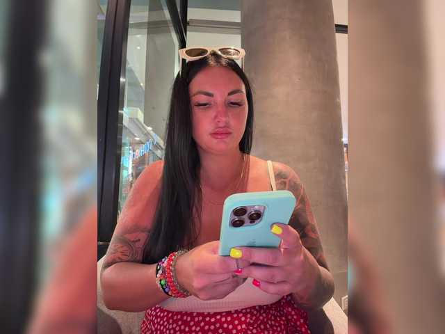 Vai a chattare su KROSHKA_N KROSHKA_N