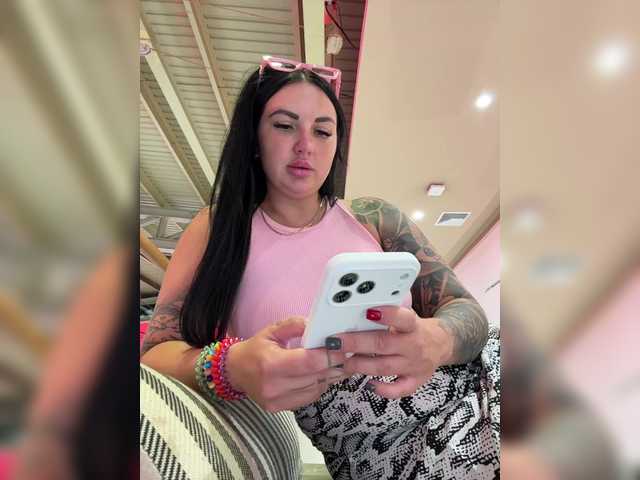 Entra en el chat con el modelo KROSHKA_N KROSHKA_N