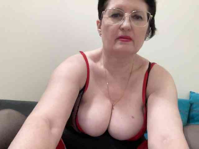 HotMilfPussy webcam