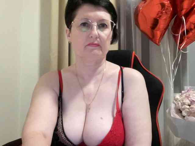 HotMilfPussy webcam