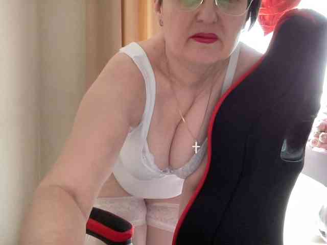 HotMilfPussy webcam