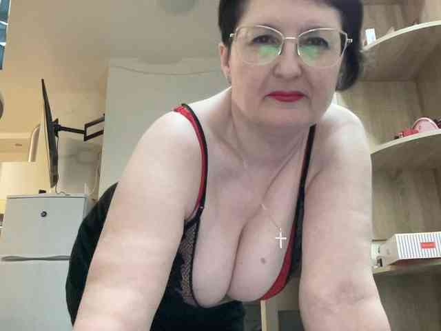HotMilfPussy webcam