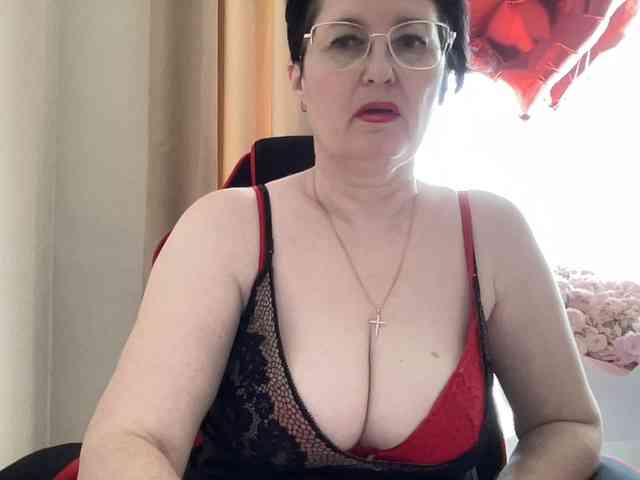 HotMilfPussy webcam