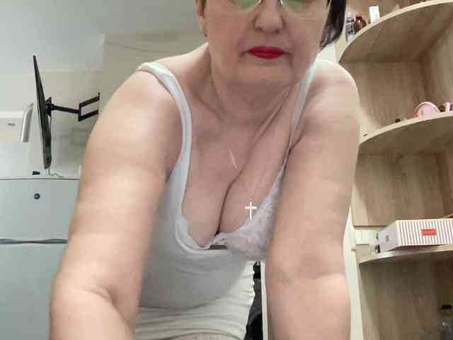 HotMilfPussy webcam