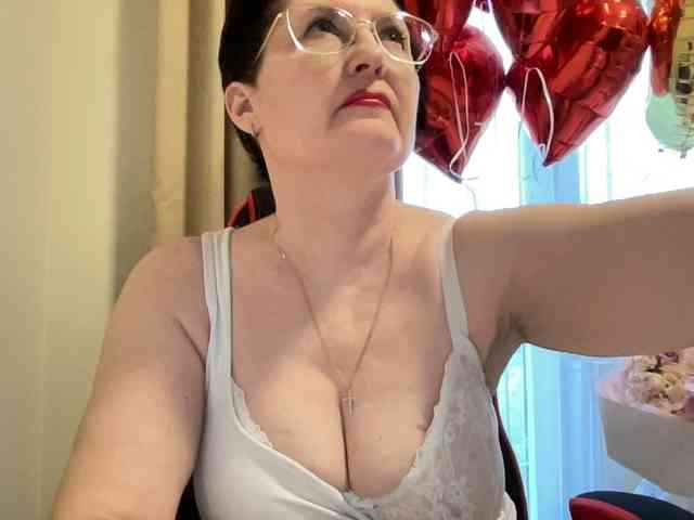 HotMilfPussy webcam