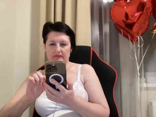 HotMilfPussy webcam