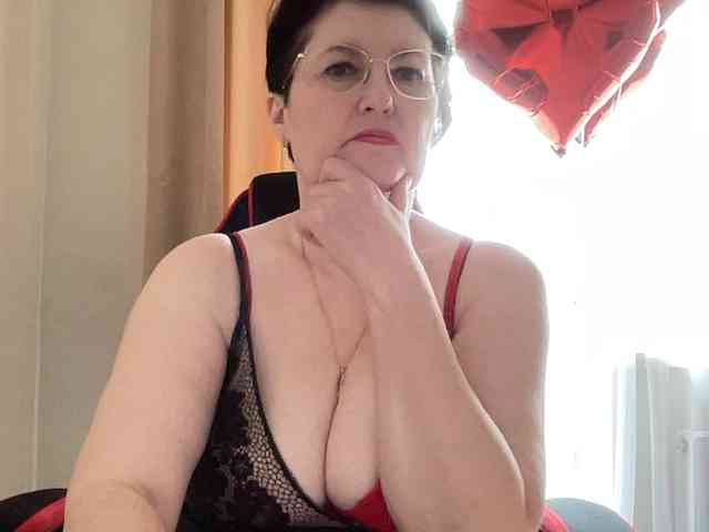 HotMilfPussy webcam