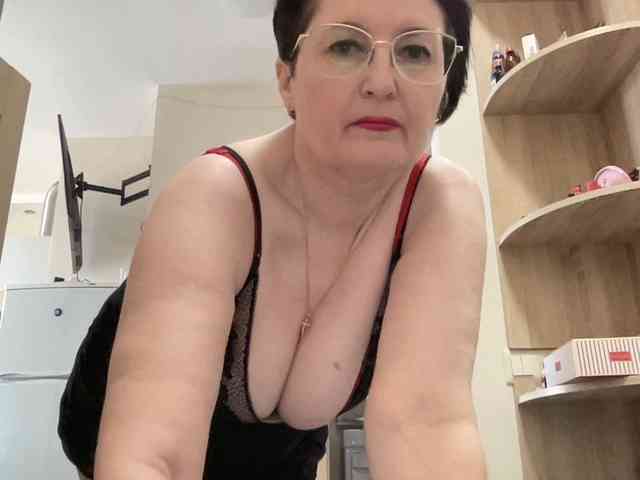 HotMilfPussy webcam