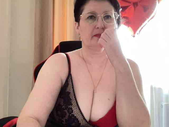 HotMilfPussy webcam