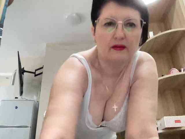 HotMilfPussy webcam