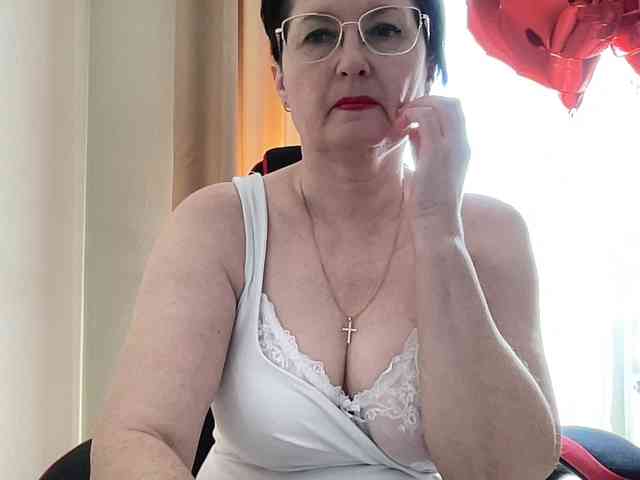 HotMilfPussy webcam