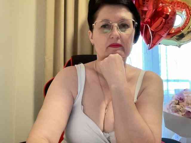 HotMilfPussy webcam