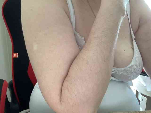 HotMilfPussy webcam