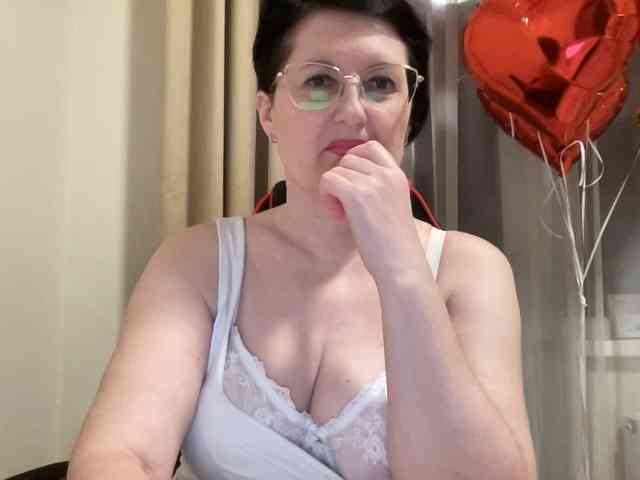 HotMilfPussy webcam