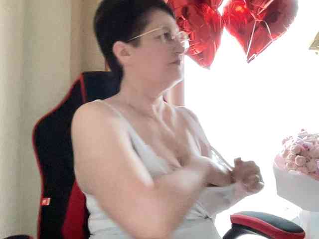 HotMilfPussy webcam