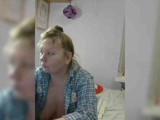 LucyAlexis webcam