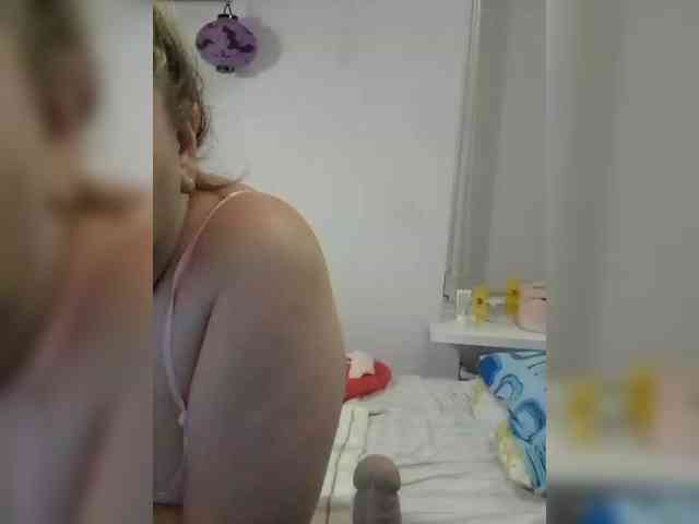LucyAlexis webcam