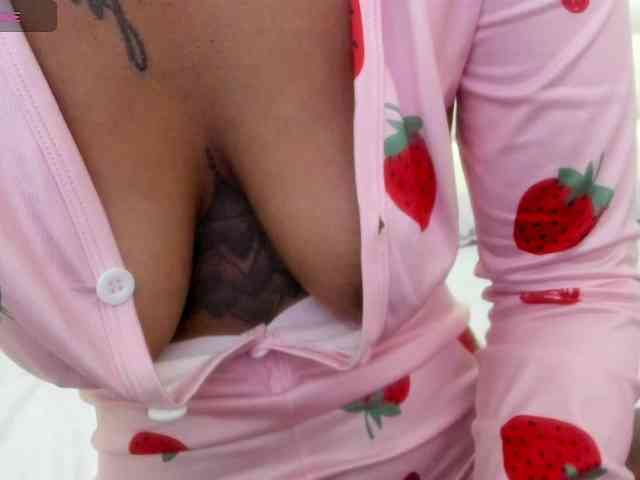 Lexxiiross webcam