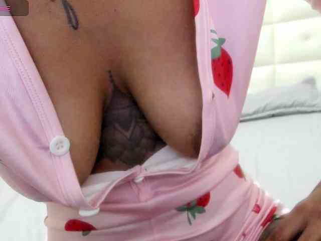 Lexxiiross webcam