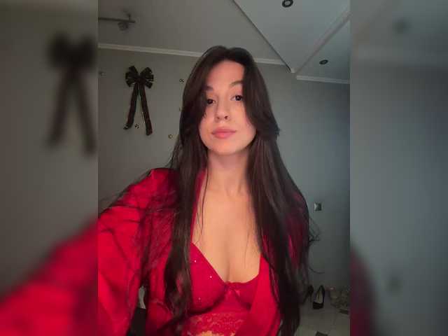 Entra en el chat con el modelo _Meggi_ _Meggi_