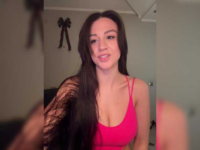 Entra en el chat con el modelo _Meggi_ _Meggi_