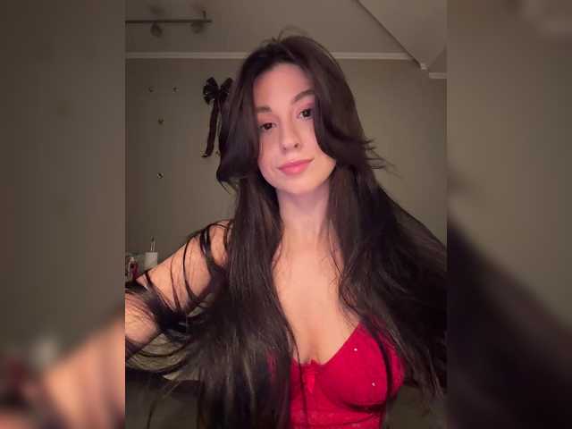 Entra en el chat con el modelo _Meggi_ _Meggi_