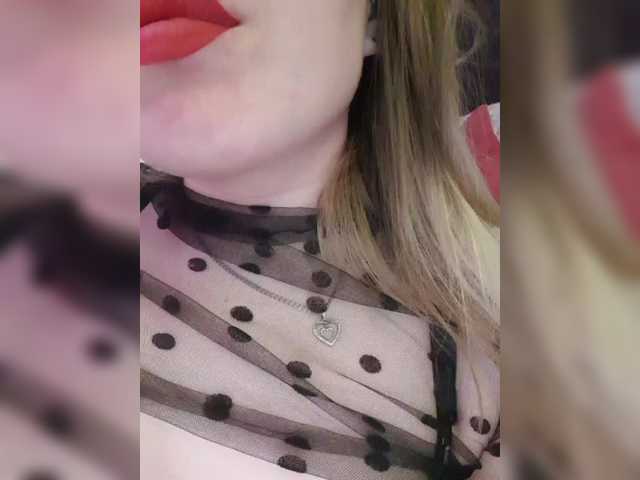 Vai a chattare su __EElaIzzza__ __EElaIzzza__