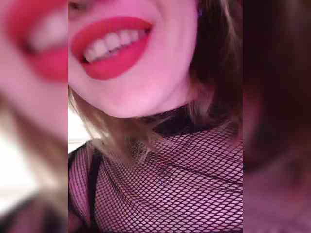 _ElaIzzza webcam