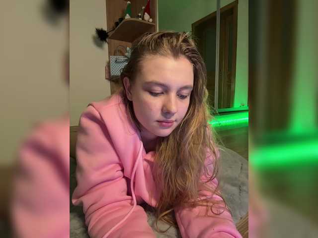 Entra en el chat con el modelo Jucielussie Jucielussie