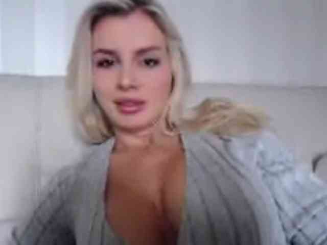 Cornelia22hot webcam