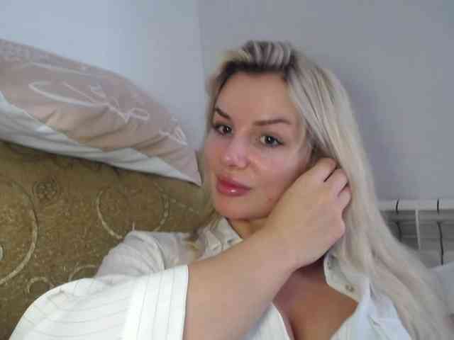 Cornelia22hot webcam