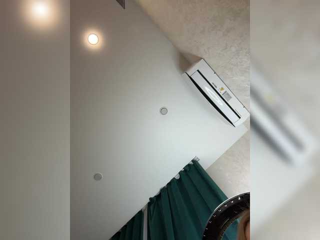 Entra en el chat con el modelo Ellidi Ellidi