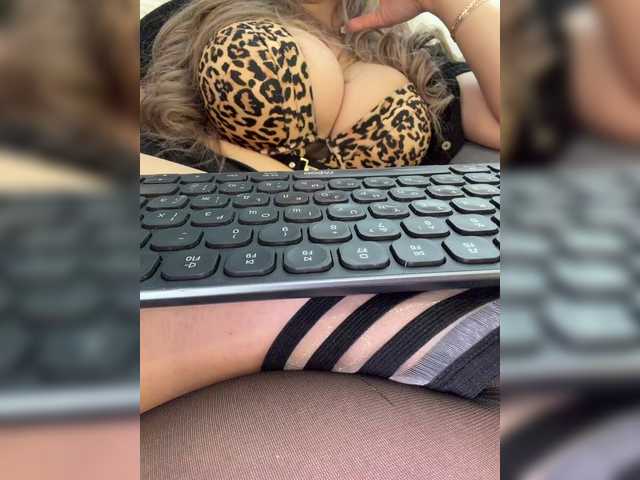 Entrez le videochat erotique avec le
modèle Ellidi Ellidi