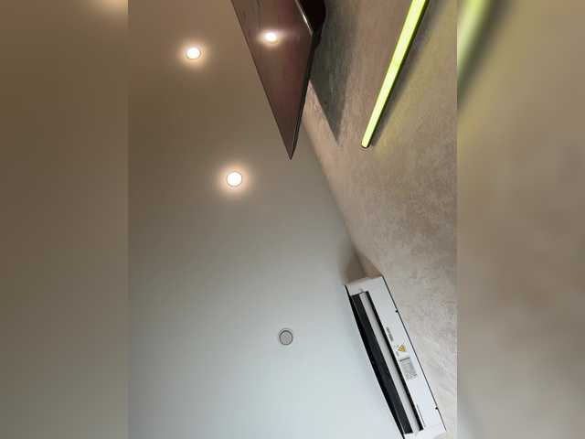 Entra en el chat con el modelo Ellidi Ellidi