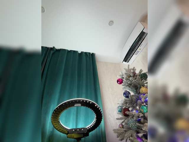 go to chat with Ellidi